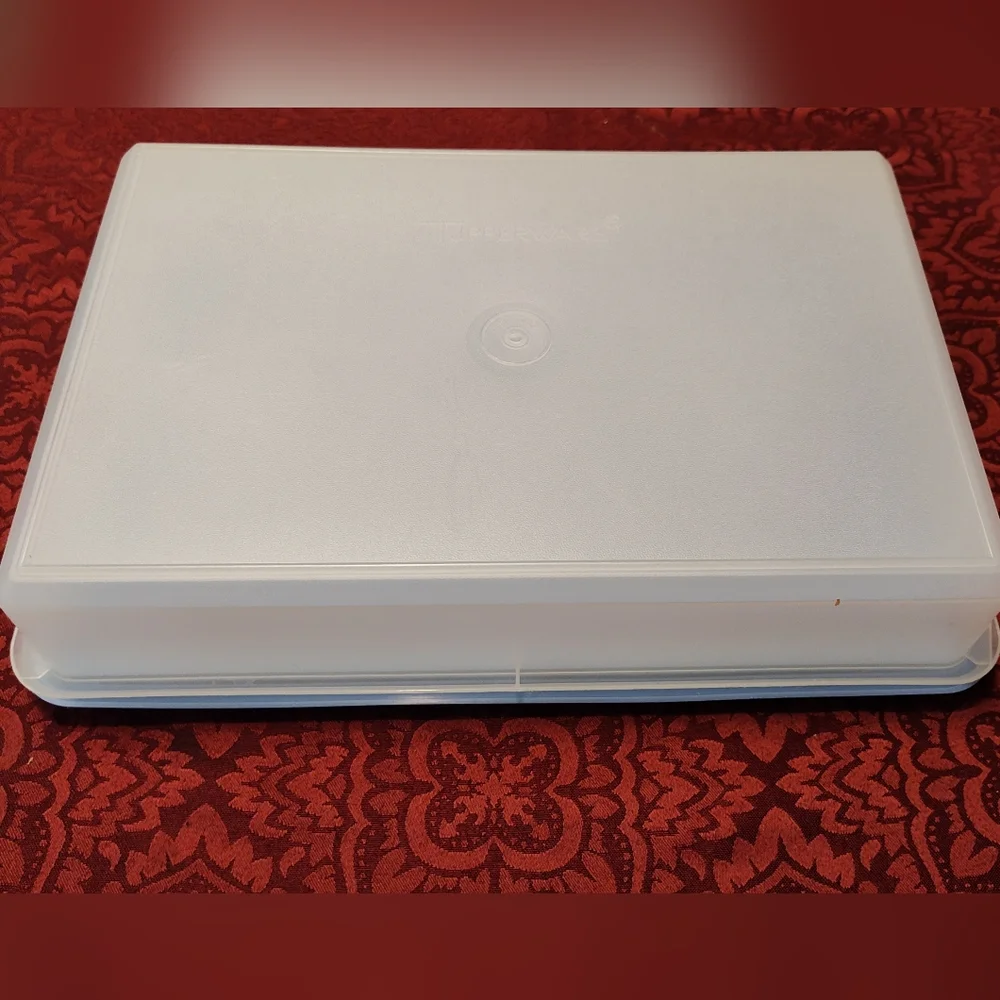 Vintage Tupperware light blue lid white container 15x10.5x2 Made In The USA